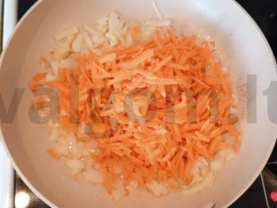 Troškinti kalakutų širdelės grietinėje Žingsnis 3