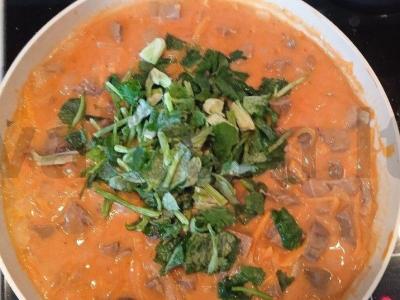 Troškinti kalakutų širdelės grietinėje Žingsnis 8