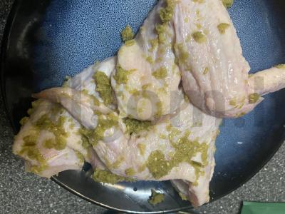 Vištienos sparneliai su česnaku ir agrastais Žingsnis 3