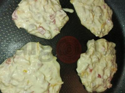 Sotūs blynai su sūriu, vištiena ir pomidoru Žingsnis 4