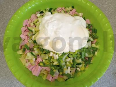 Okroška su virta dešra ir džiovintais krapais ant beržo sulos Žingsnis 7