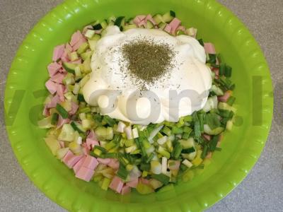 Okroška su virta dešra ir džiovintais krapais ant beržo sulos Žingsnis 8