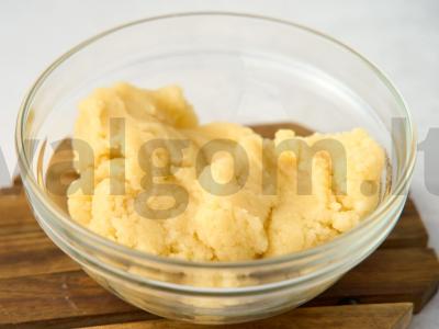 Kremiški žiedai su varškės kremu Žingsnis 2