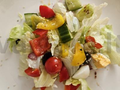 Salotas su paprika, vyšniniais pomidorais ir feta sūriu Žingsnis 3