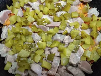 Troškinti vištienos skrandžiai su grietine ir marinuotais agurkėliais Žingsnis 5