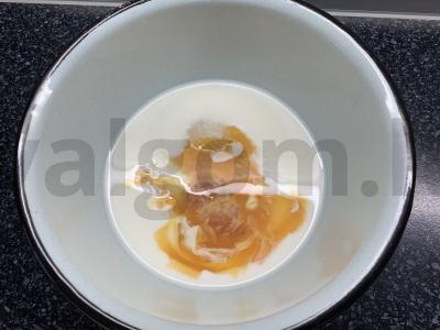 Vafliai su acidofiliu ir mėlynėmis Žingsnis 1