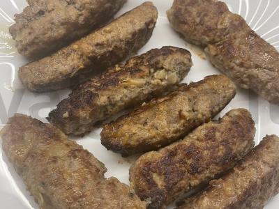 Mėsos kebabas su prieskoniais pagrindine nuotrauka