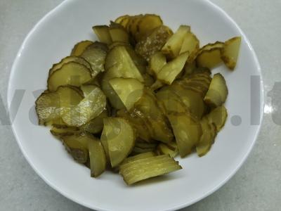 Agurkų salotos su pomidorais Žingsnis 2