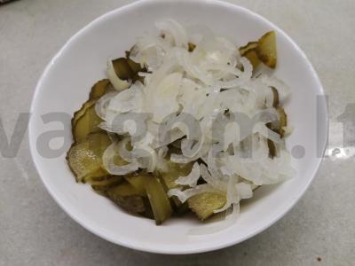 Agurkų salotos su pomidorais Žingsnis 3