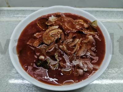 Agurkų salotos su pomidorais Žingsnis 5