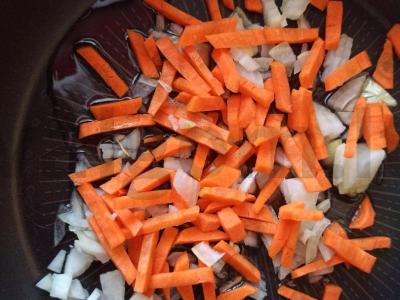 Žuvienė iš lydekos galvų ir uodegų su kiaušiniu Žingsnis 3