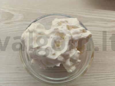 Pica su sūriu ir vyšniniais pomidorais Žingsnis 1