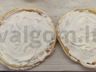 Pica su sūriu ir vyšniniais pomidorais Žingsnis 2