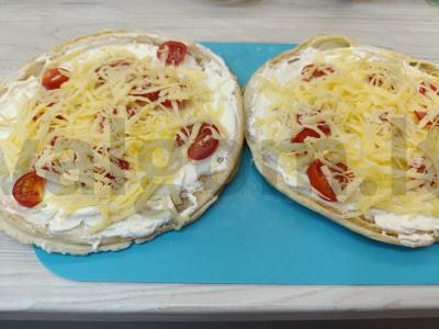 Pica su sūriu ir vyšniniais pomidorais Žingsnis 4