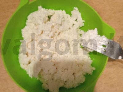 Varškės bandelės su mėlynėmis Žingsnis 1