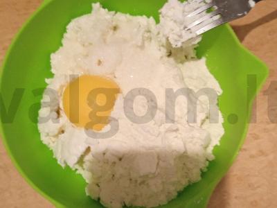 Varškės bandelės su mėlynėmis Žingsnis 2