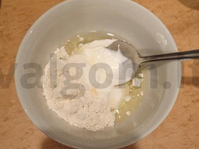 Varškės bandelės su mėlynėmis Žingsnis 4