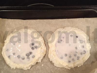 Varškės bandelės su mėlynėmis Žingsnis 8