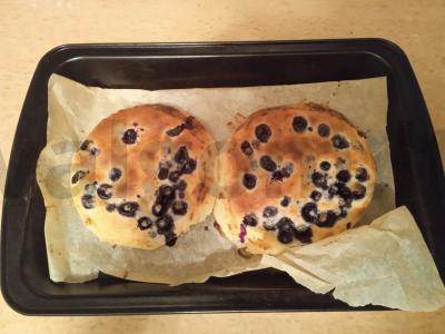 Varškės bandelės su mėlynėmis pagrindine nuotrauka