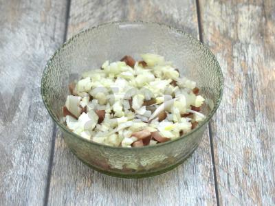 Sluoksniuotas „Silkė po kailiu“ salotas Žingsnis 2