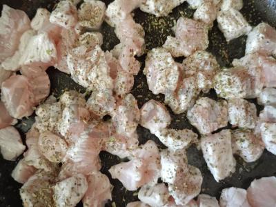 Makaronai su kalakutiena ir žolelėmis Žingsnis 1