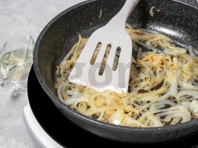 Menkių filė su karamelizuotais svogūnais Žingsnis 3