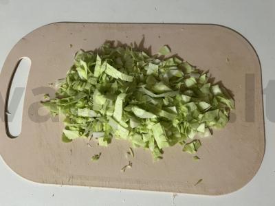 Ritinys lavaše su kopūstais ir varškės sūriu Žingsnis 1