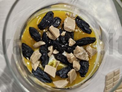 Triflis su granola, jogurtu ir razinomis Žingsnis 3