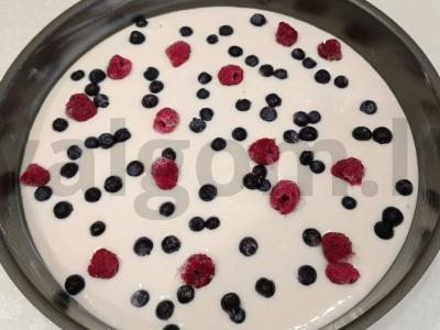 Varškės apkepas su jogurtu ir uogomis Žingsnis 7