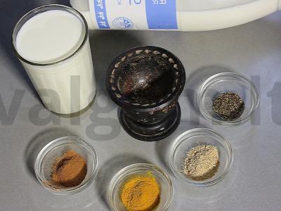 „Auksinis pienas“ su ciberžole, imbieru ir cinamonu ramiam miegui Žingsnis 2