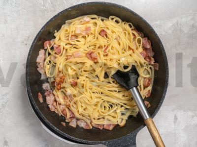 Karbona su grietinėlėmis ir bekonu Žingsnis 6