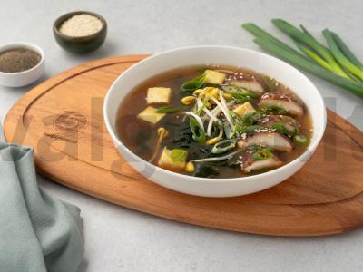 Japonų sriuba „Misoširu“ su tofu pagrindine nuotrauka