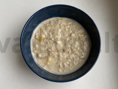 Avižinė košė su kokosų pienu, moliūgu ir cinamonu pagrindine nuotrauka