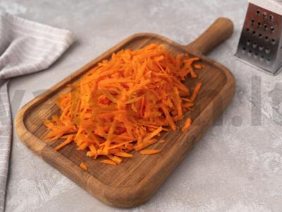 Morkų blynai su manų kruopomis Žingsnis 1