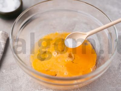 Morkų blynai su manų kruopomis Žingsnis 3