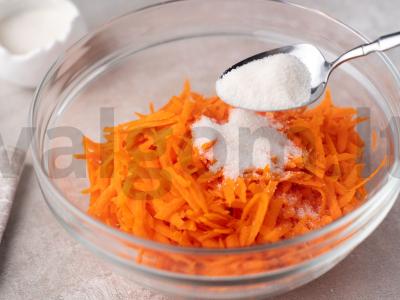 Morkų blynai su manų kruopomis Žingsnis 6