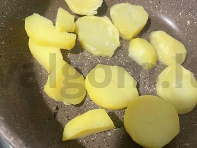 Bulvės „Kaimelis“ su Jaltos svogūnais Žingsnis 3