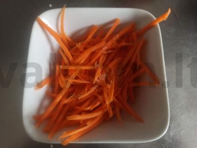 Salotas „Oranžinė diena“ su morkomis Žingsnis 1