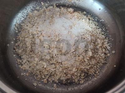 Avižinė košė su džiovintomis vyšniomis ir anakardžiais Žingsnis 1