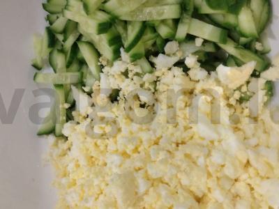 Lengvas salotas su žaliais žirneliais ir majonezu Žingsnis 2