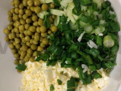 Lengvas salotas su žaliais žirneliais ir majonezu Žingsnis 3