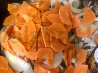 Kepimas iš kiaulienos su paprikomis ir žolelėmis Žingsnis 2