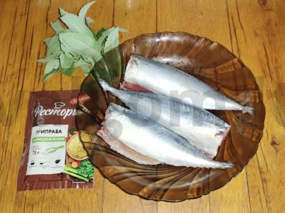 Skumbrija ant anglių su pipirmėte Žingsnis 1