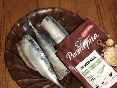 Skumbrija ant anglių su pipirmėte Žingsnis 2