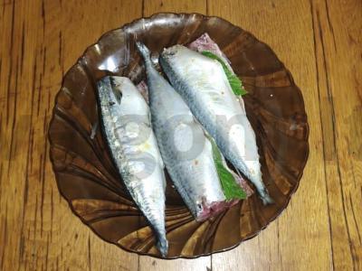 Skumbrija ant anglių su pipirmėte Žingsnis 3