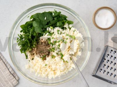 Ossetijos pyragas su sūriu ir špinatais Žingsnis 4