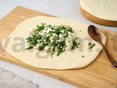 Ossetijos pyragas su sūriu ir špinatais Žingsnis 5