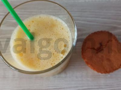 Citrusinė gėrimas su ananasų sultimis pagrindine nuotrauka