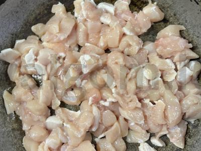 Makaronai su vištiena ir pievagrybiais grietinėlėje Žingsnis 4