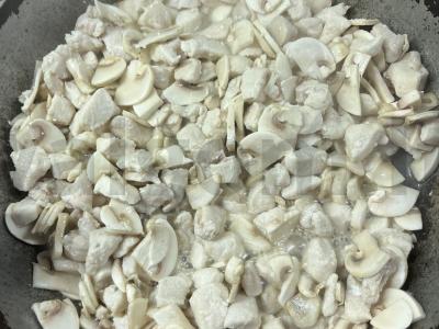 Makaronai su vištiena ir pievagrybiais grietinėlėje Žingsnis 5